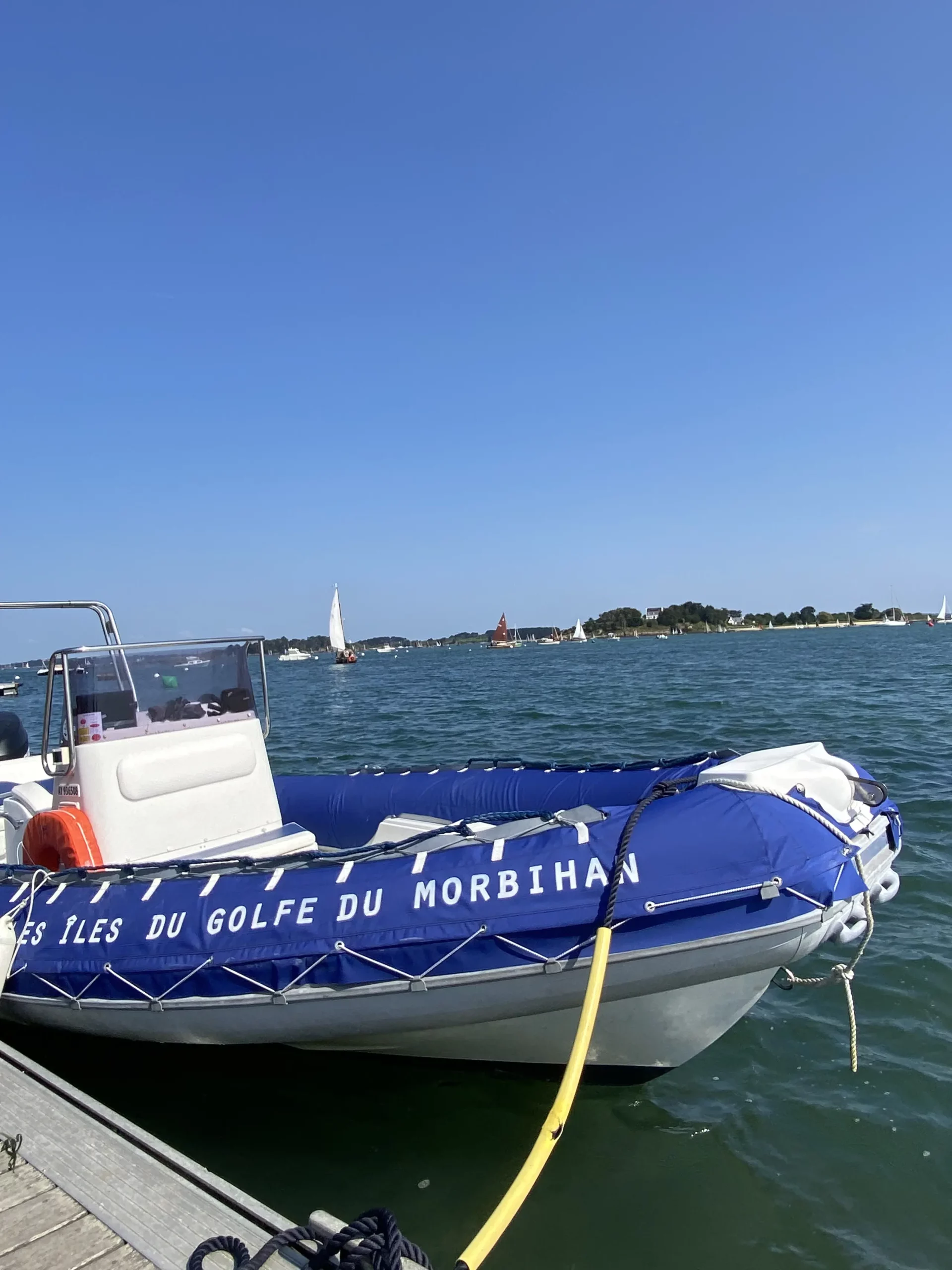 Navigation du bateau de croisière TCH-ILES dans le Golfe du Morbihan